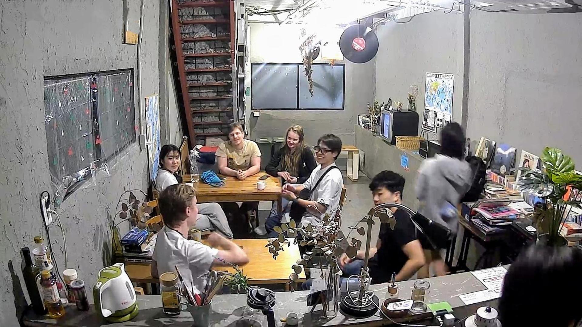 Tonarino Hostel For Backpackers Kobe Bagian luar foto